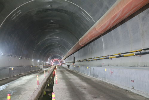 西十高铁湖北段加速推进：一个月内贯通4隧道合龙1桥梁